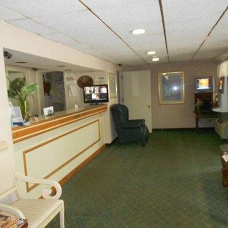 Economy Inn Wall Interior photo